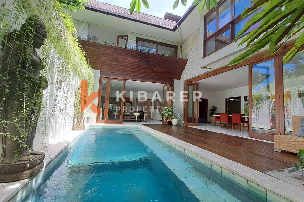 Seventy Meters to the Beach Adjustable Open-Enclosed Livingroom Four Bedrooms Villa in Berawa Area