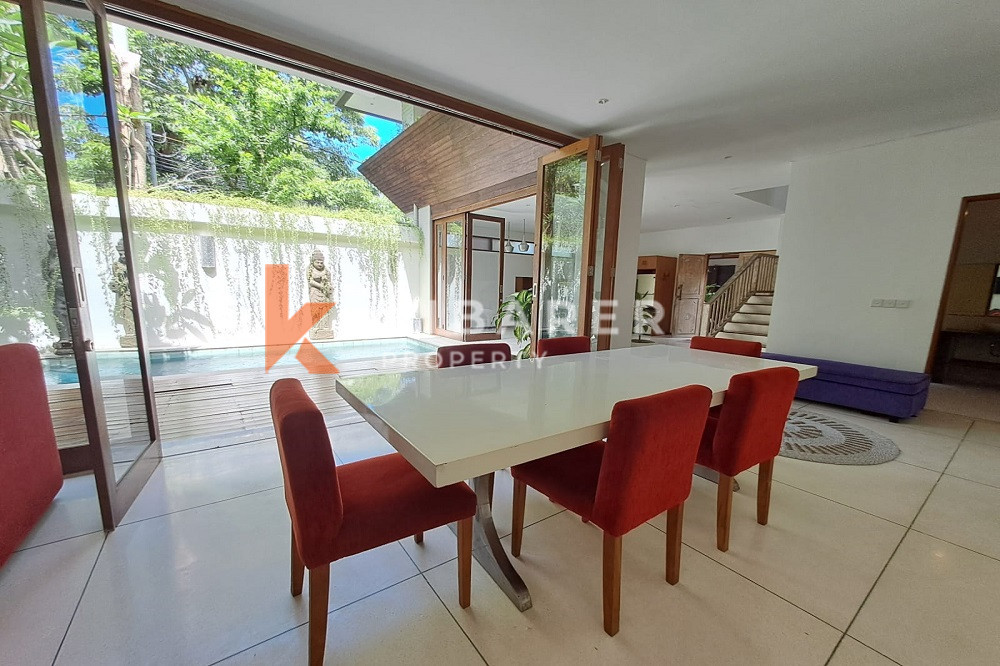 Seventy Meters to the Beach Adjustable Open-Enclosed Livingroom Four Bedrooms Villa in Berawa Area