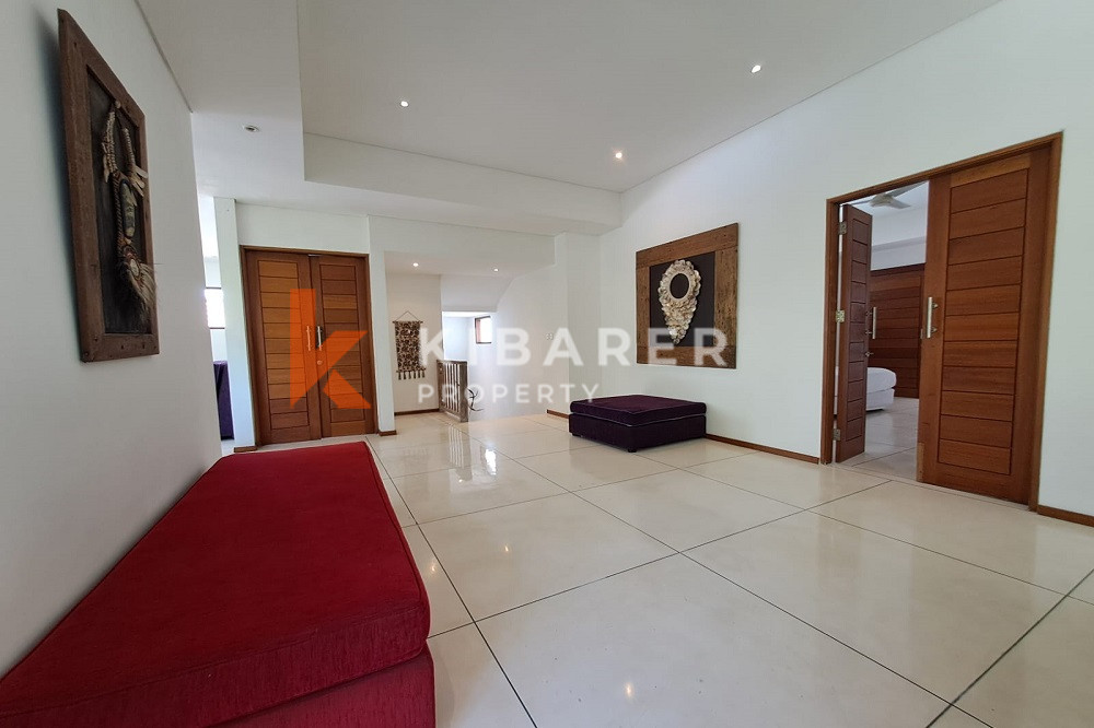 Seventy Meters to the Beach Adjustable Open-Enclosed Livingroom Four Bedrooms Villa in Berawa Area