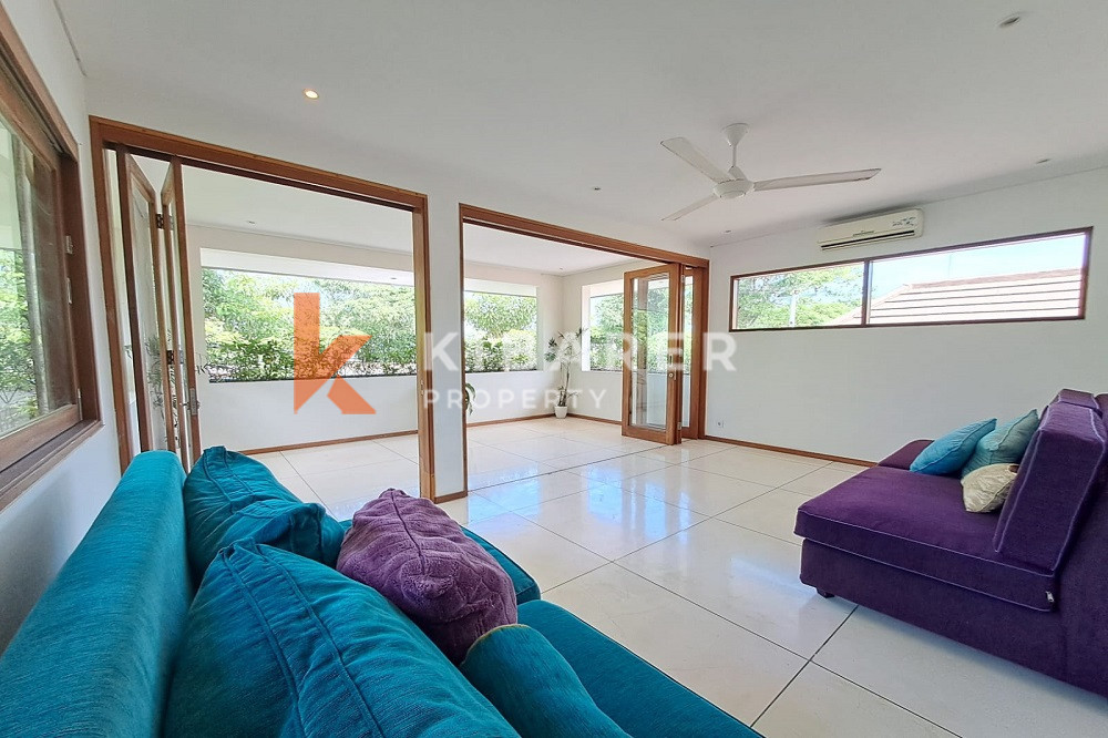 Seventy Meters to the Beach Adjustable Open-Enclosed Livingroom Four Bedrooms Villa in Berawa Area