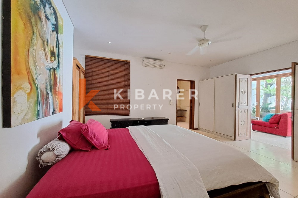 Seventy Meters to the Beach Adjustable Open-Enclosed Livingroom Four Bedrooms Villa in Berawa Area