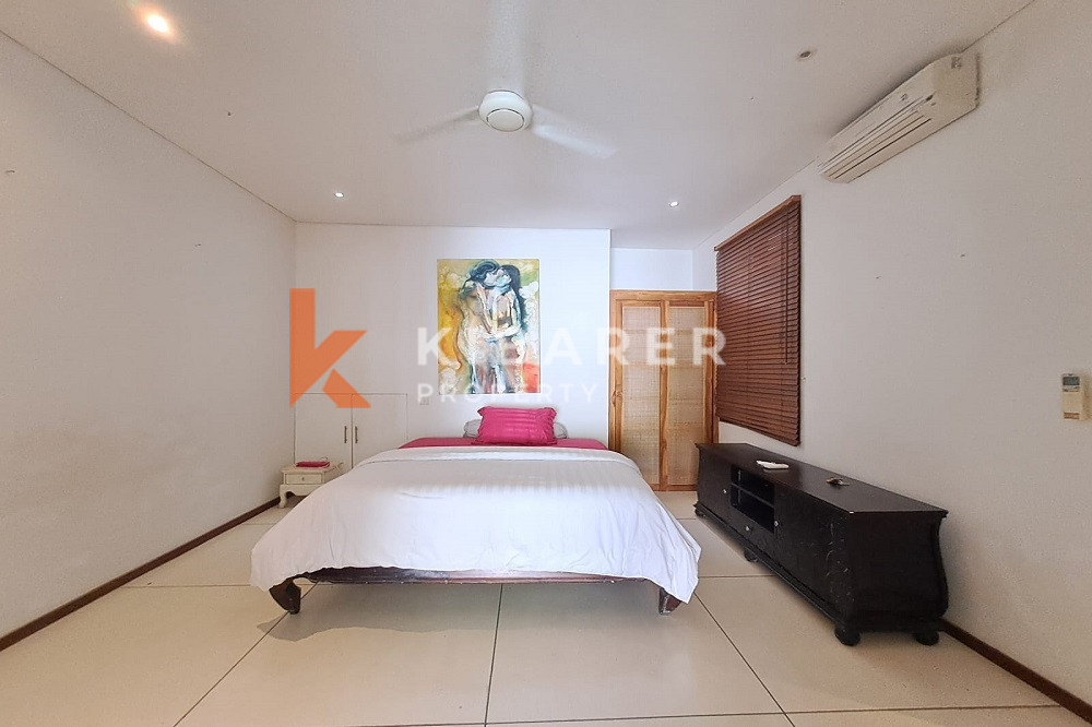 Seventy Meters to the Beach Adjustable Open-Enclosed Livingroom Four Bedrooms Villa in Berawa Area