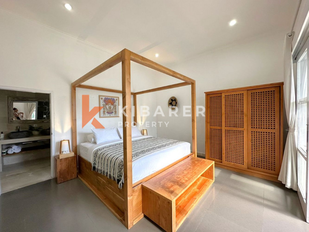 Stunning Three Bedroom Enclosed Living Villa in Padonan