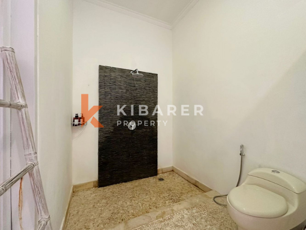 Stunning Three Bedroom Enclosed Living Villa in Padonan
