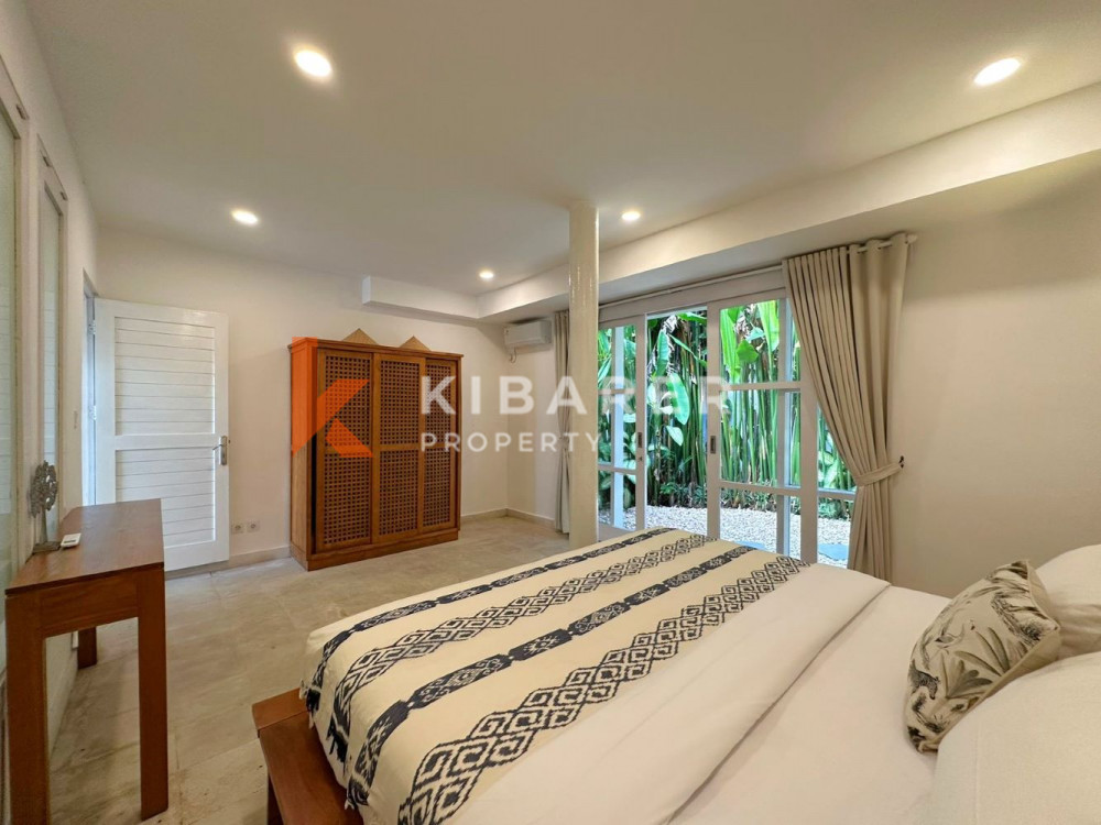 Stunning Three Bedroom Enclosed Living Villa in Padonan