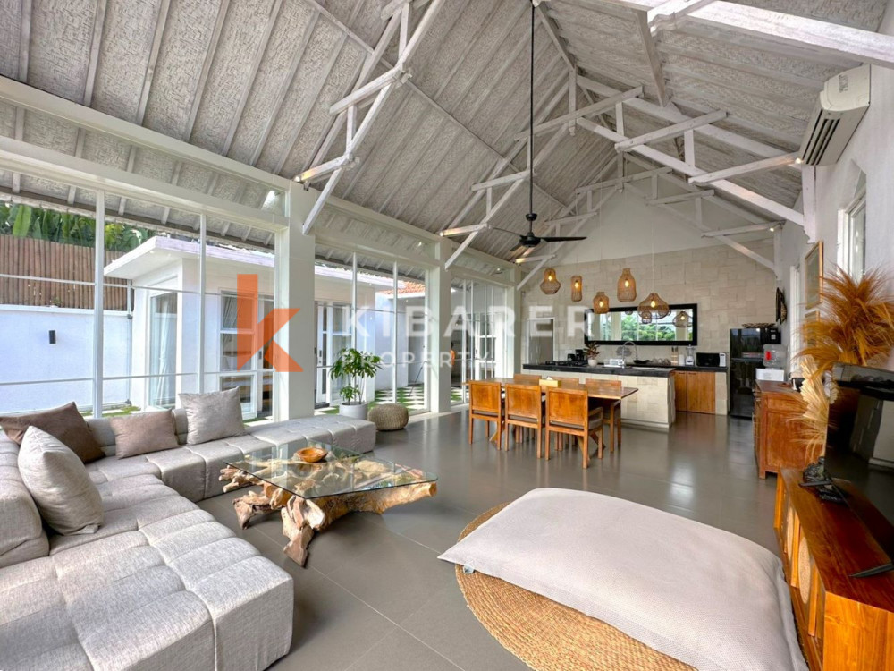 Stunning Three Bedroom Enclosed Living Villa in Padonan