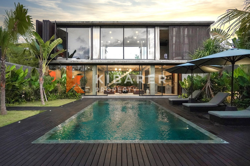Brand New High Quality Four-Bedroom Enclosed Living Room Villa in the Edge of Canggu