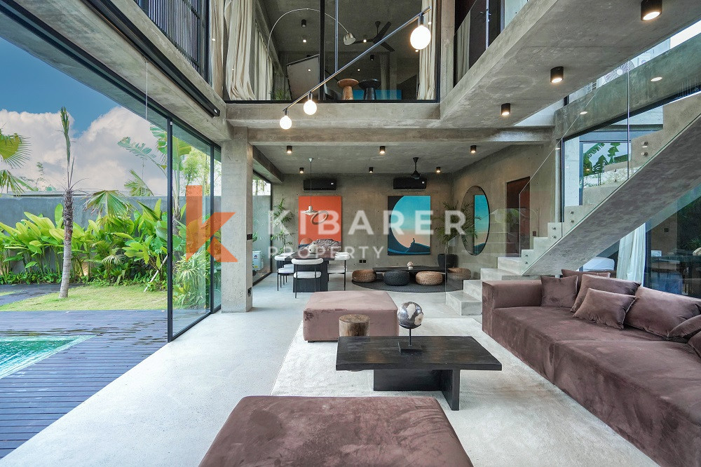 Brand New High Quality Four-Bedroom Enclosed Living Room Villa in the Edge of Canggu