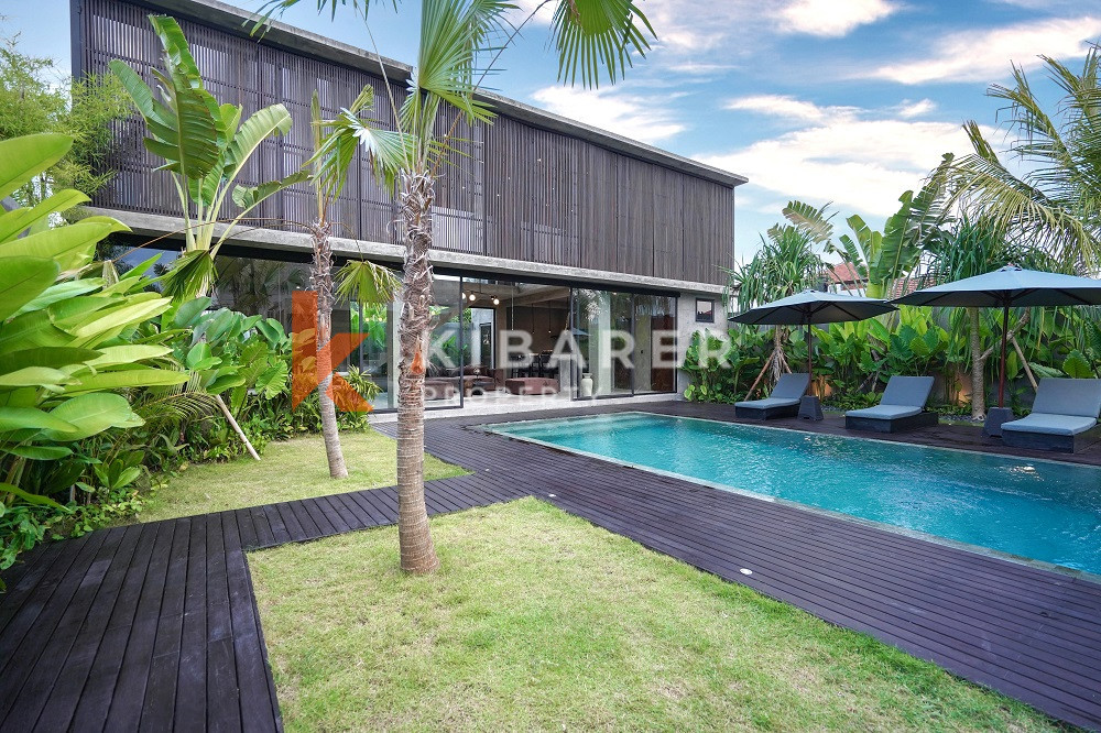 Brand New High Quality Four-Bedroom Enclosed Living Room Villa in the Edge of Canggu