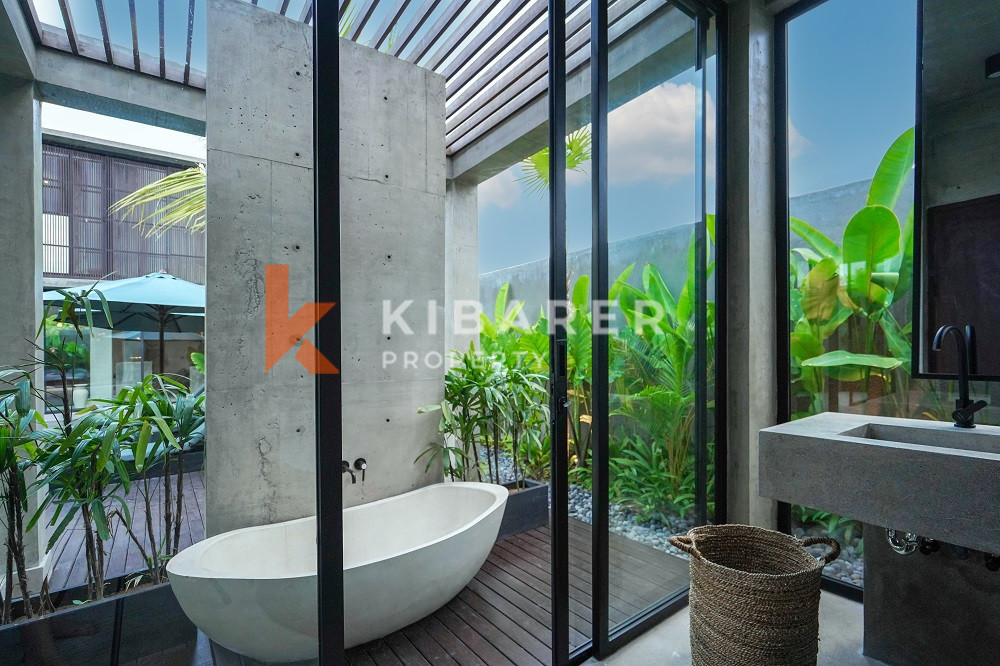 Brand New High Quality Four-Bedroom Enclosed Living Room Villa in the Edge of Canggu