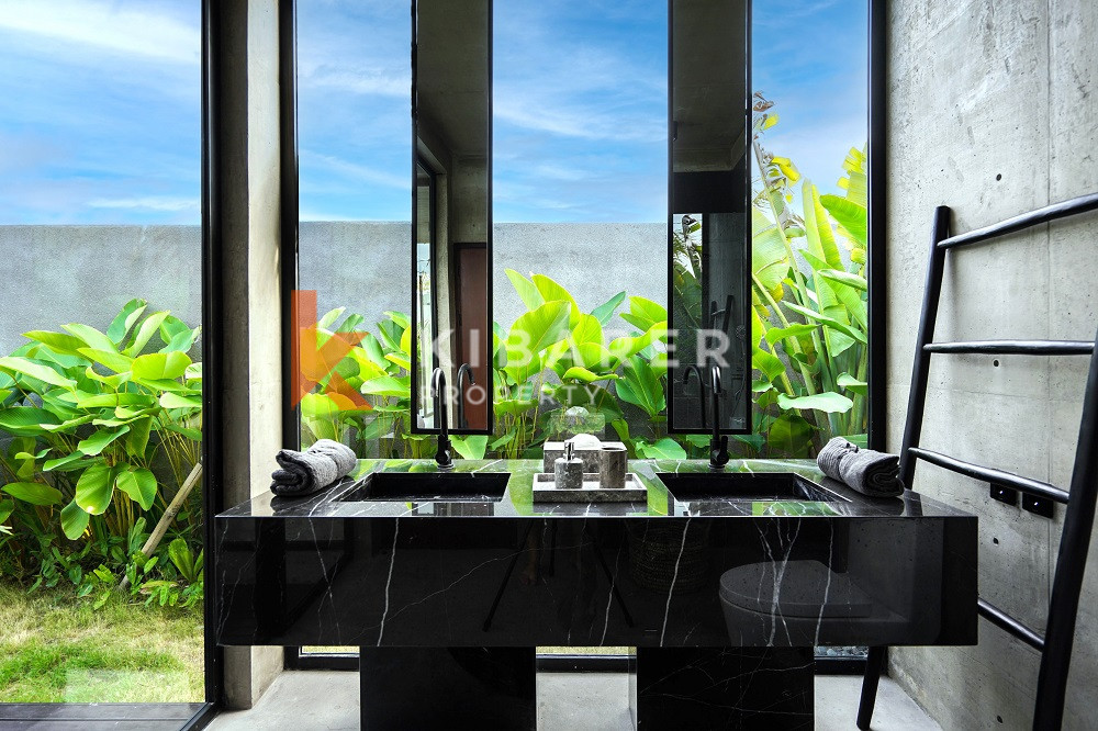 Luxury High Quality Design Three-Bedroom Enclosed Living Room Villa in the Edge of Canggu