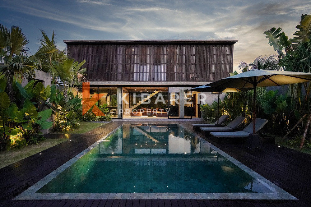 Luxury High Quality Design Three-Bedroom Enclosed Living Room Villa in the Edge of Canggu