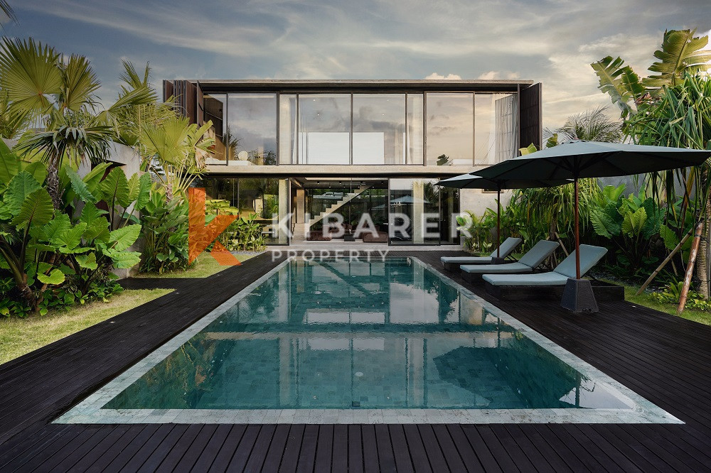 Luxury High Quality Design Three-Bedroom Enclosed Living Room Villa in the Edge of Canggu