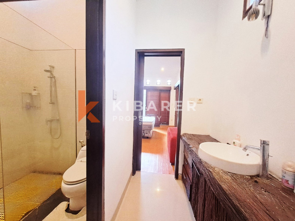 Rumah Nyaman 2 Kamar Tidur yang terletak di kawasan perumahan Kerobokan