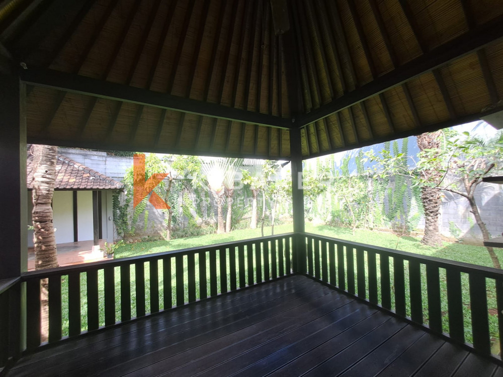 Rumah Nyaman 2 Kamar Tidur yang terletak di kawasan perumahan Kerobokan