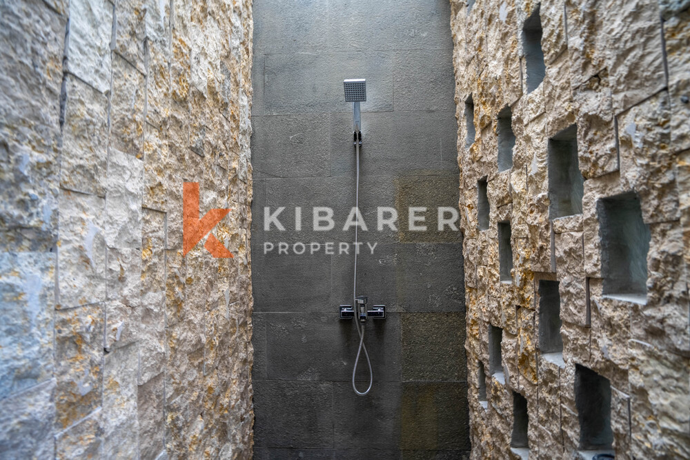 Vila Kontemporer Ruang Tamu Tertutup Tiga Kamar Tidur yang Menakjubkan dengan Jacuzzi di Ungasan