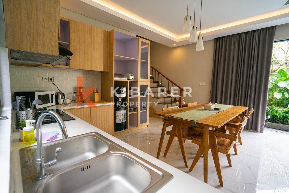 Vila Kontemporer Ruang Tamu Tertutup Tiga Kamar Tidur yang Menakjubkan dengan Jacuzzi di Ungasan