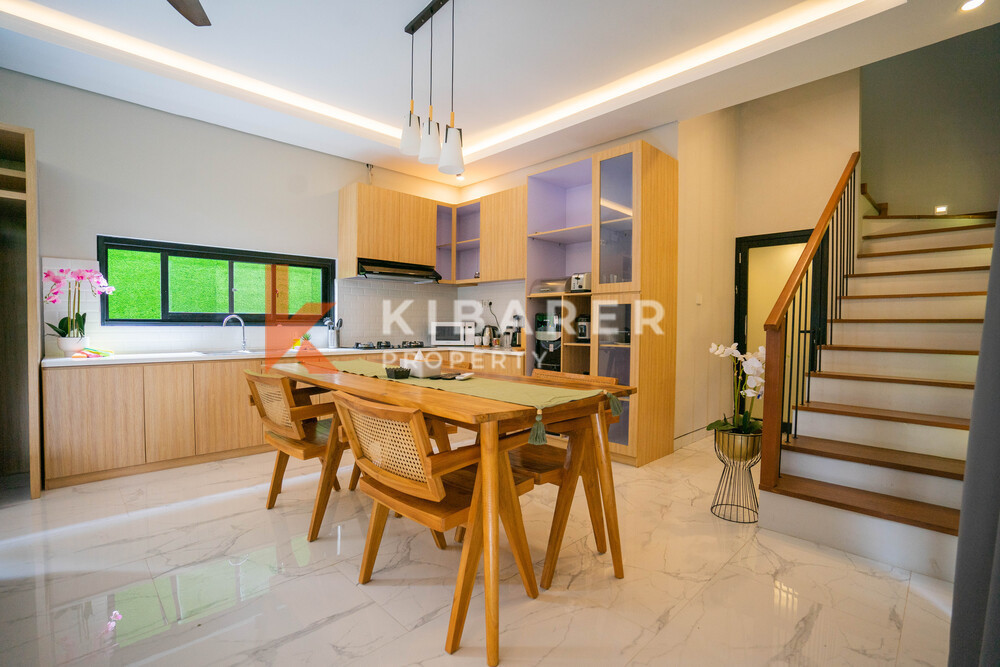 Vila Kontemporer Ruang Tamu Tertutup Tiga Kamar Tidur yang Menakjubkan dengan Jacuzzi di Ungasan