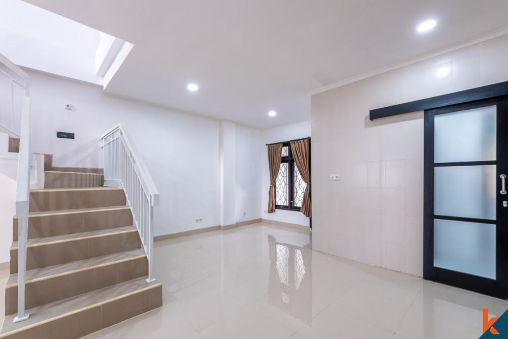 Properti hak milik tiga kamar tidur langka untuk dijual di Umalas