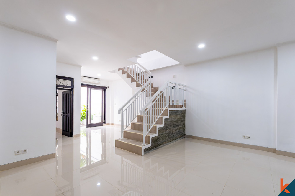 Properti hak milik tiga kamar tidur langka untuk dijual di Umalas
