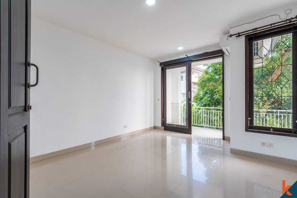 Properti hak milik tiga kamar tidur langka untuk dijual di Umalas