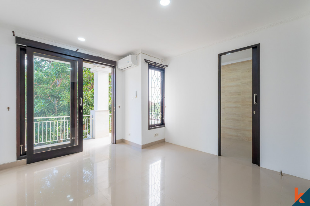 Properti hak milik tiga kamar tidur langka untuk dijual di Umalas