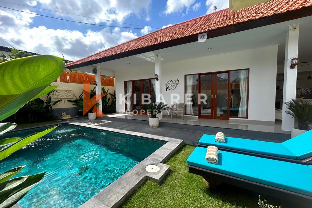 Vila Ruang Tamu Terbuka Dua Kamar Tidur yang Menyenangkan Terletak di Canggu