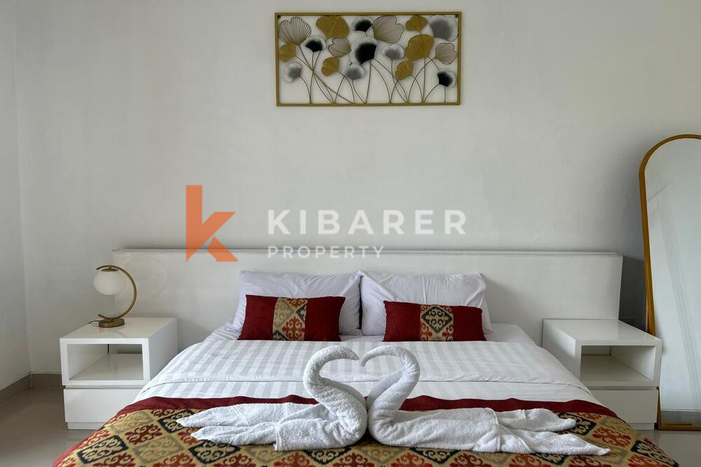 Vila Ruang Tamu Terbuka Dua Kamar Tidur yang Menyenangkan Terletak di Canggu