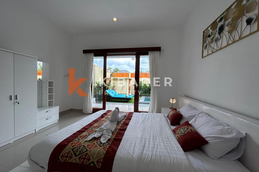 Vila Ruang Tamu Terbuka Dua Kamar Tidur yang Menyenangkan Terletak di Canggu