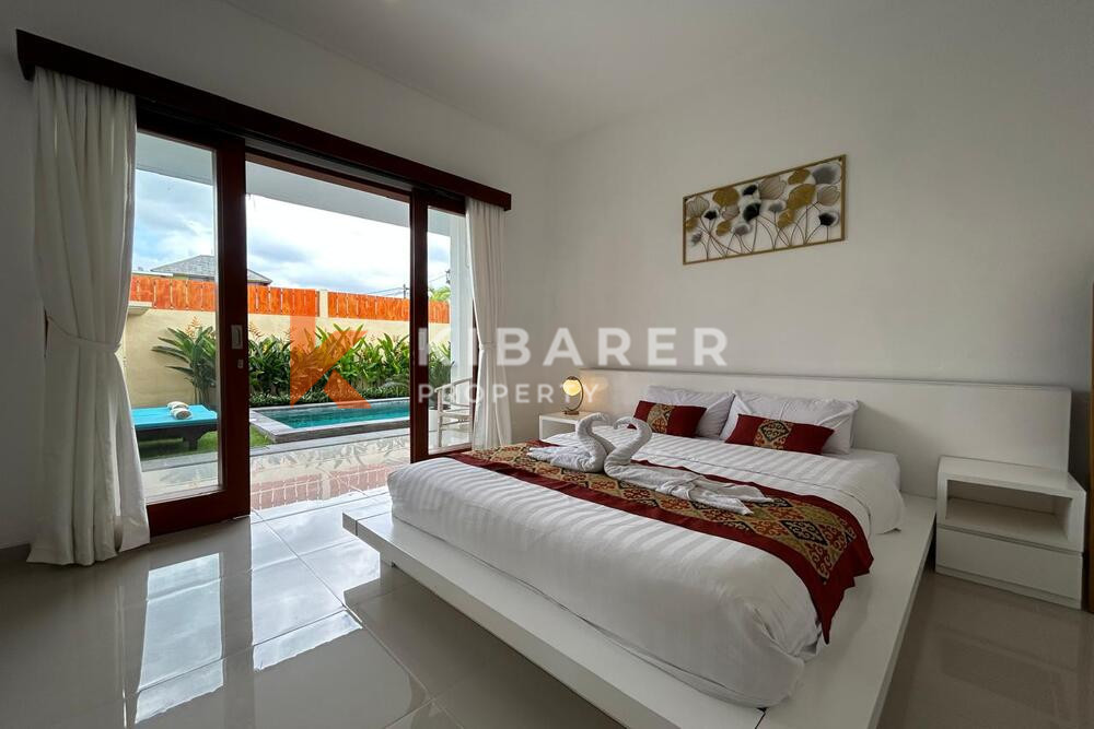 Vila Ruang Tamu Terbuka Dua Kamar Tidur yang Menyenangkan Terletak di Canggu