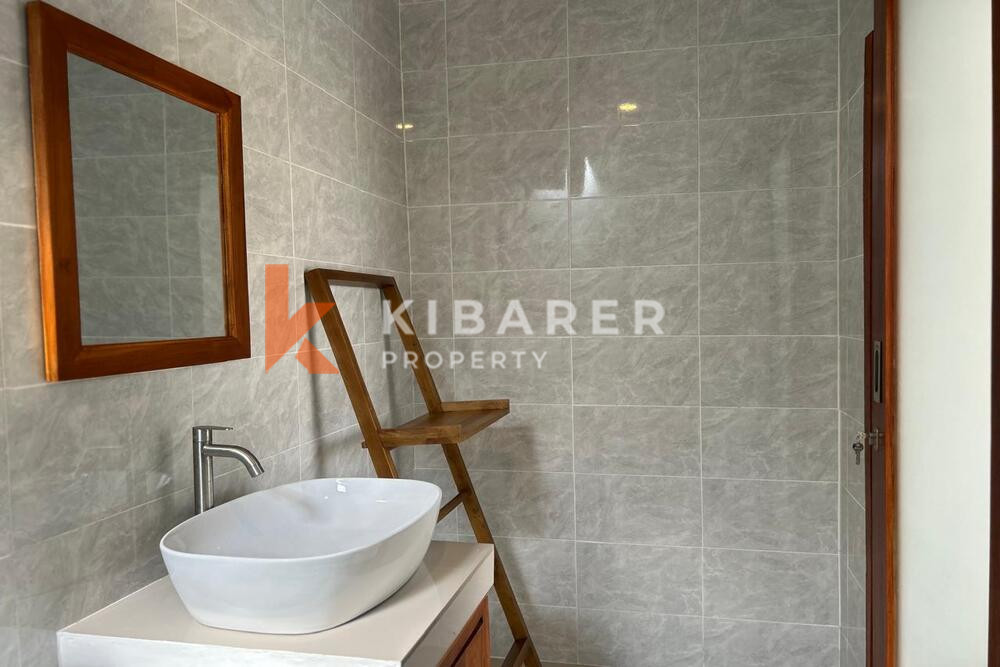 Vila Ruang Tamu Terbuka Dua Kamar Tidur yang Menyenangkan Terletak di Canggu