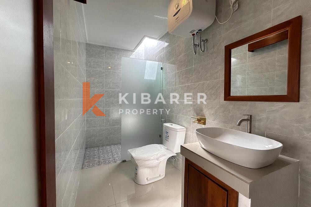 Vila Ruang Tamu Terbuka Dua Kamar Tidur yang Menyenangkan Terletak di Canggu