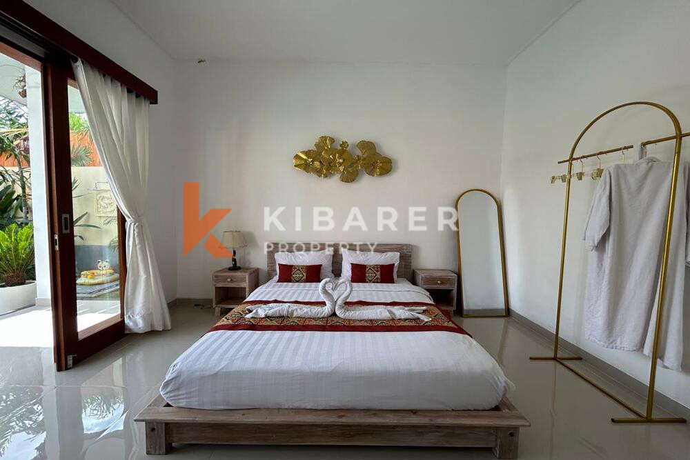Vila Ruang Tamu Terbuka Dua Kamar Tidur yang Menyenangkan Terletak di Canggu