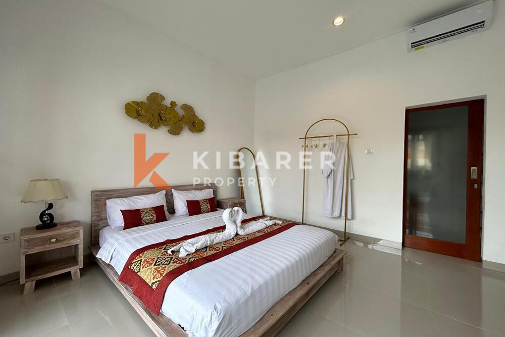 Vila Ruang Tamu Terbuka Dua Kamar Tidur yang Menyenangkan Terletak di Canggu