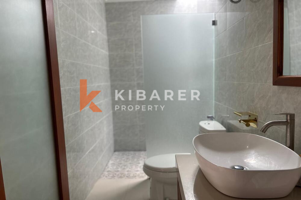 Vila Ruang Tamu Terbuka Dua Kamar Tidur yang Menyenangkan Terletak di Canggu