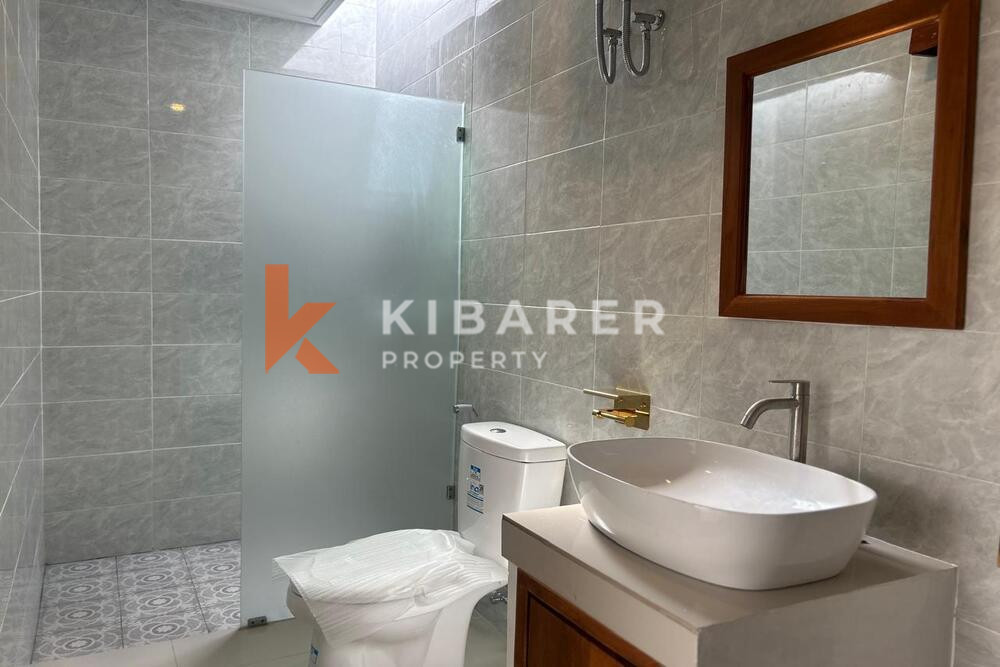 Vila Ruang Tamu Terbuka Dua Kamar Tidur yang Menyenangkan Terletak di Canggu