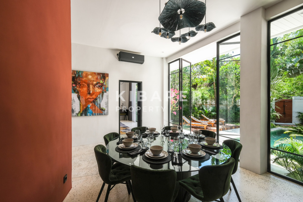 Villa de luxe de quatre chambres avec sauna à louer à Pererenan