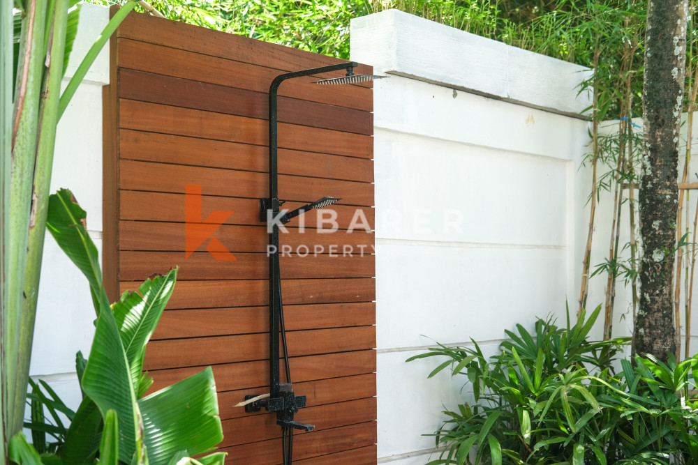 Villa de luxe de quatre chambres avec sauna à louer à Pererenan