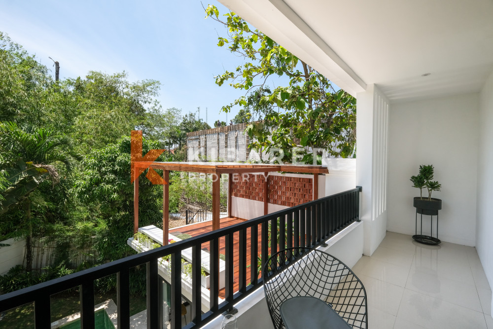 Villa de luxe de quatre chambres avec sauna à louer à Pererenan