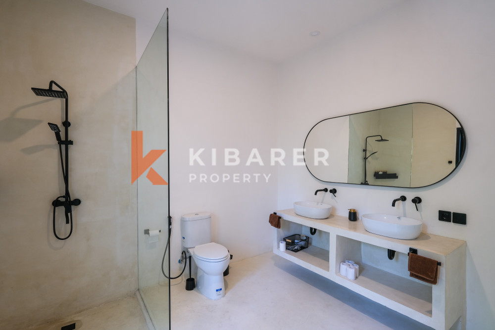 Villa de luxe de quatre chambres avec sauna à louer à Pererenan