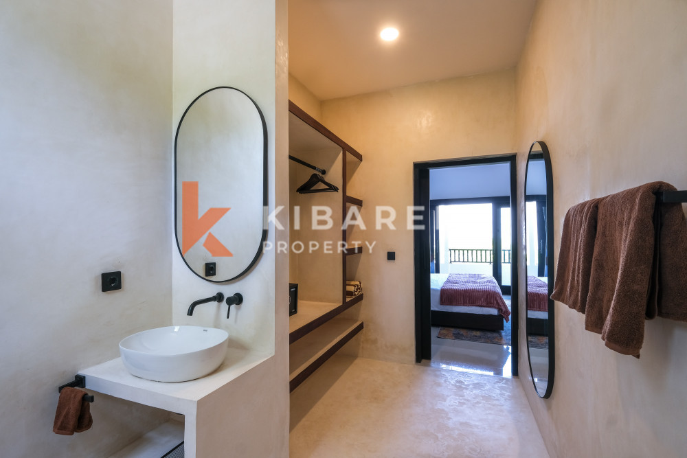 Villa de luxe de quatre chambres avec sauna à louer à Pererenan