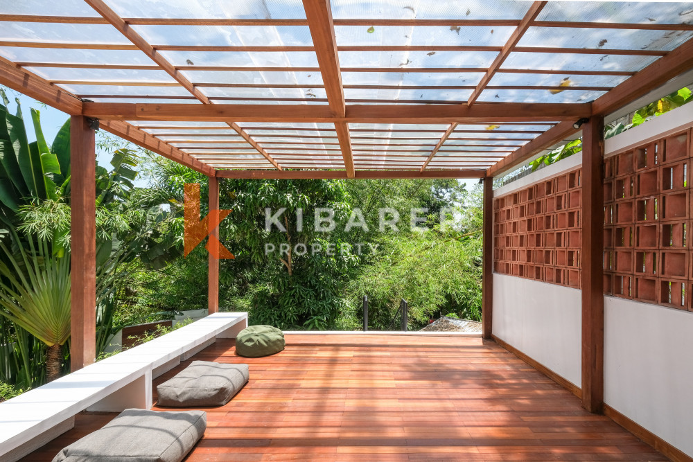 Villa de luxe de quatre chambres avec sauna à louer à Pererenan