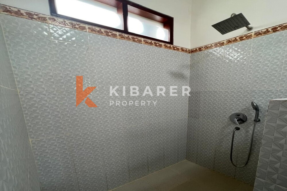 Vila Ruang Tamu Tertutup Dua Kamar Tidur Klasik yang Indah di Tegal Cupek
