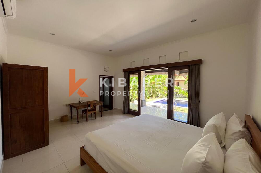 Vila Ruang Tamu Tertutup Dua Kamar Tidur Klasik yang Indah di Tegal Cupek