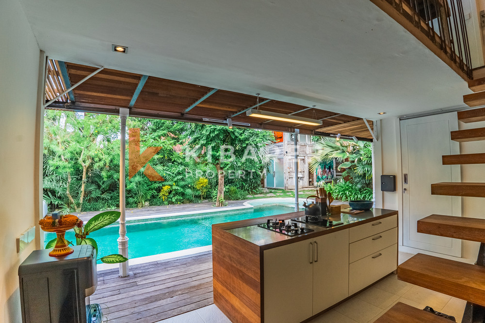 Villa en bois de trois chambres confort contemporain avec salon fermé au cœur de Canggu