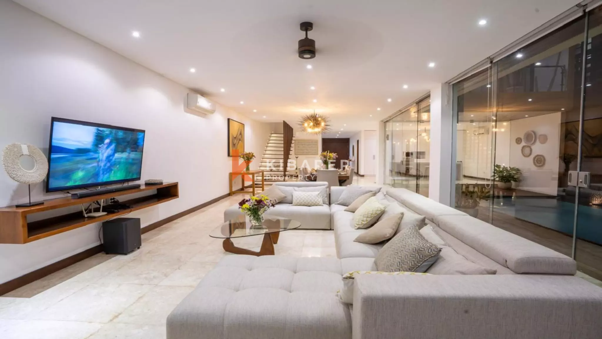 Vila Hidup Tertutup Empat Kamar Tidur Di Lokasi Utama Di Berawa