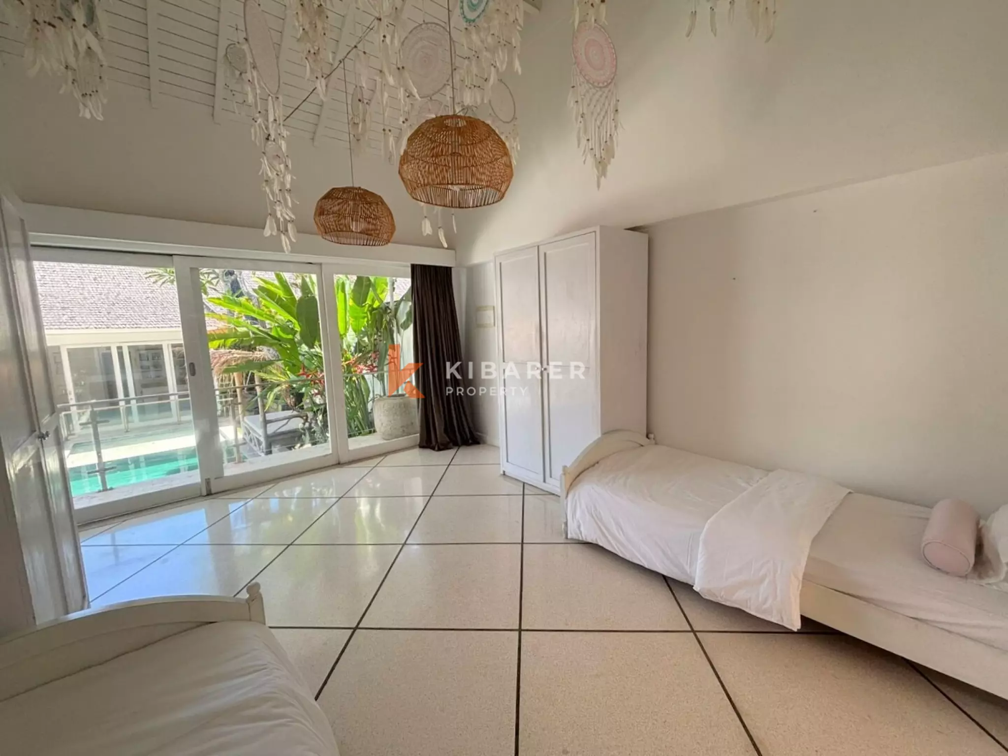 Villa élégante de quatre chambres à coucher, idéale pour la vie de famille à Berawa