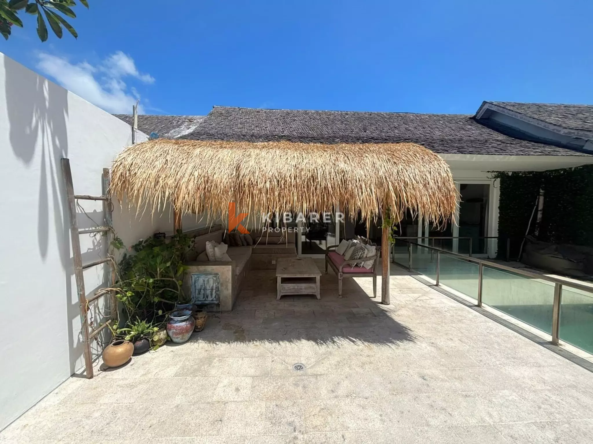 Villa élégante de quatre chambres à coucher, idéale pour la vie de famille à Berawa