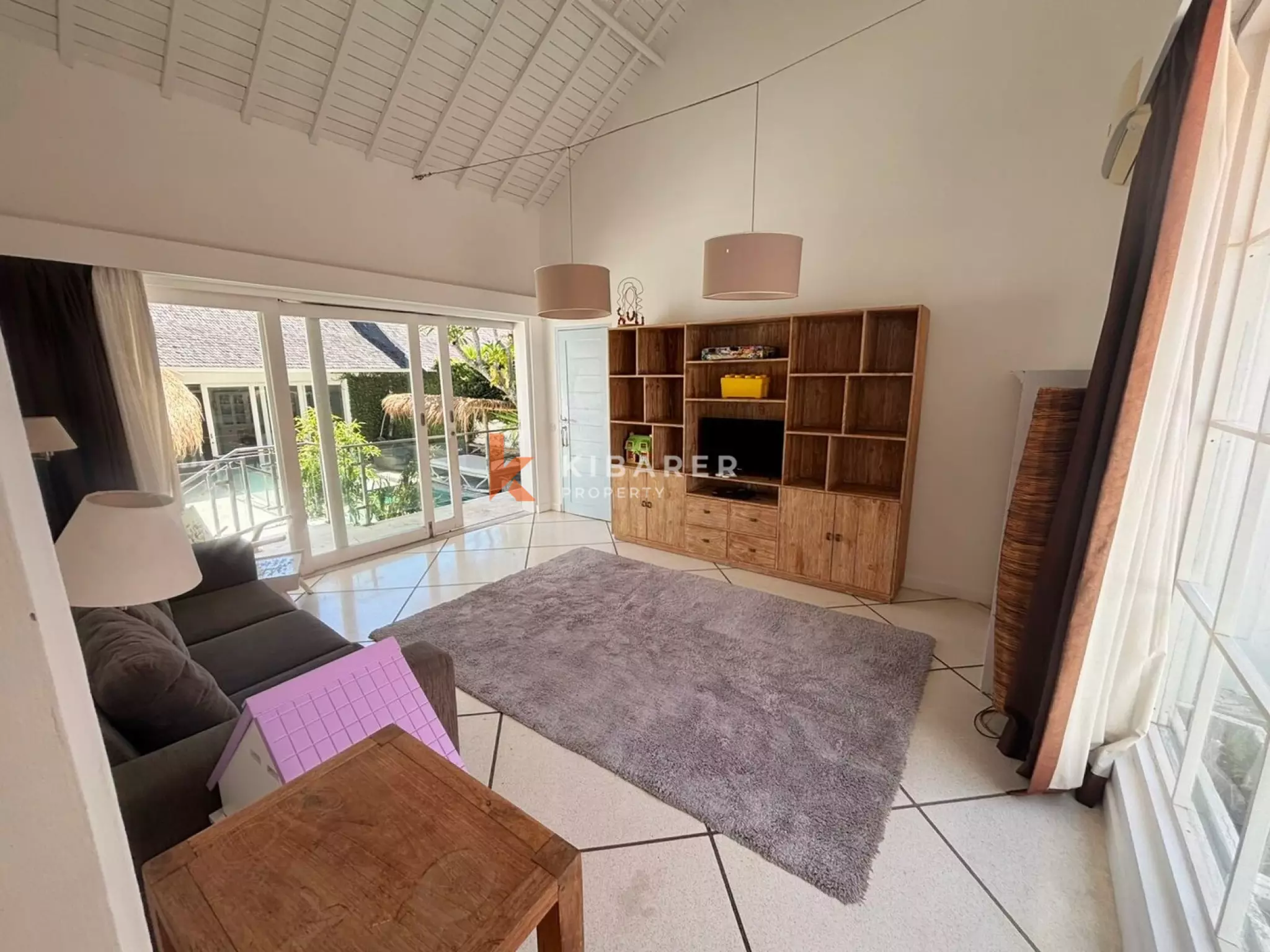Villa élégante de quatre chambres à coucher, idéale pour la vie de famille à Berawa