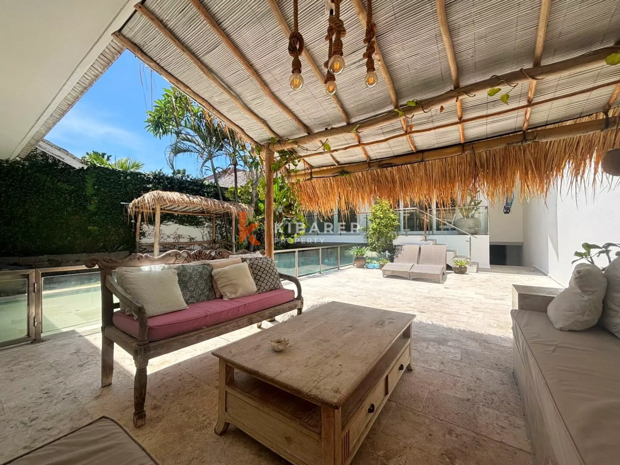 Villa élégante de quatre chambres à coucher, idéale pour la vie de famille à Berawa